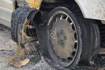 Cinco vehículos calcinados un incendio intencionado en un solar de El Ejido-Telde/TA.